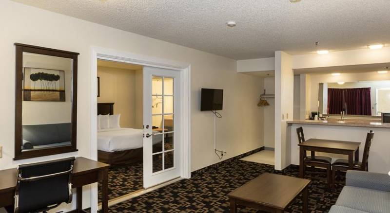 Econo Lodge Inn and Suites Bellingham