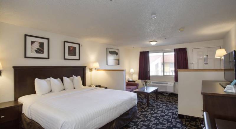 Econo Lodge Inn and Suites Bellingham