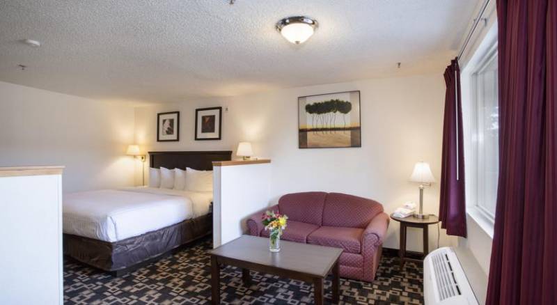 Econo Lodge Inn and Suites Bellingham