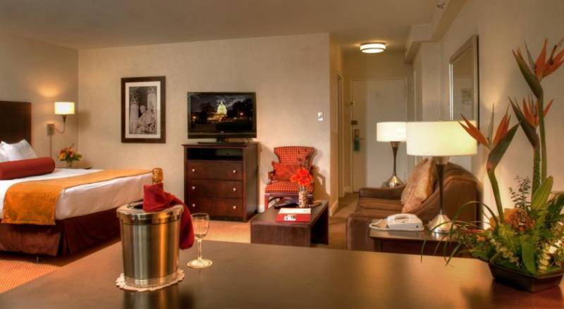 The Virginian Suites, an Ascend Collection Hotel