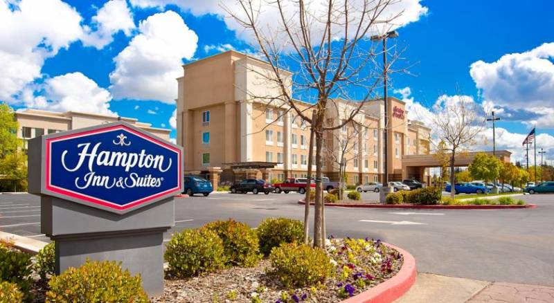 Hampton Inn & Suites Fresno