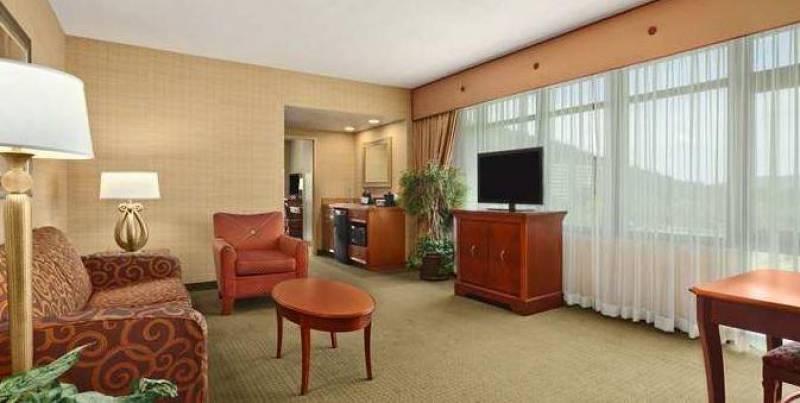 Embassy Suites Hot Springs - Hotel & Spa