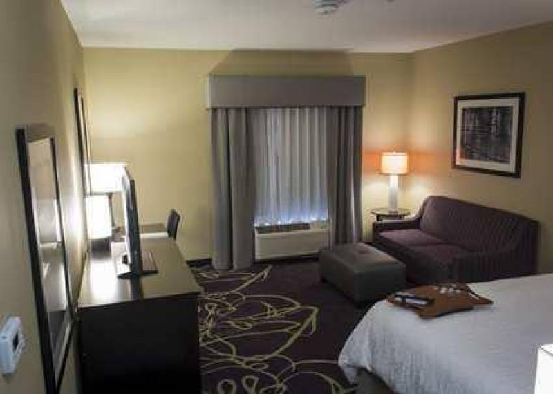 Hampton Inn & Suites Lansing West