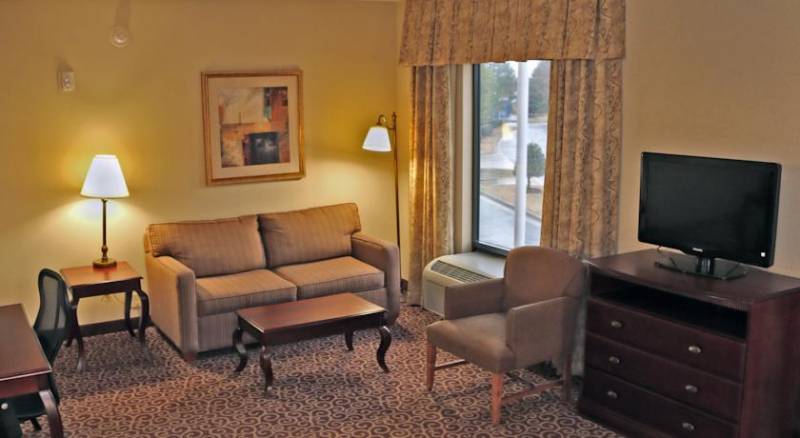 Hampton Inn & Suites Norfolk-Airport