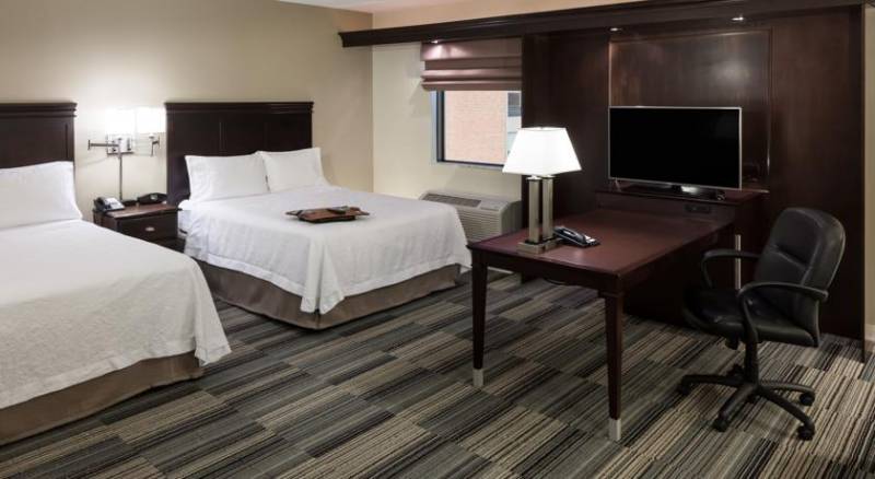 Hampton Inn & Suites Omaha-Downtown