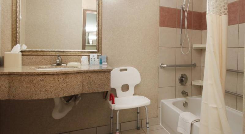 Hampton Inn & Suites Ontario