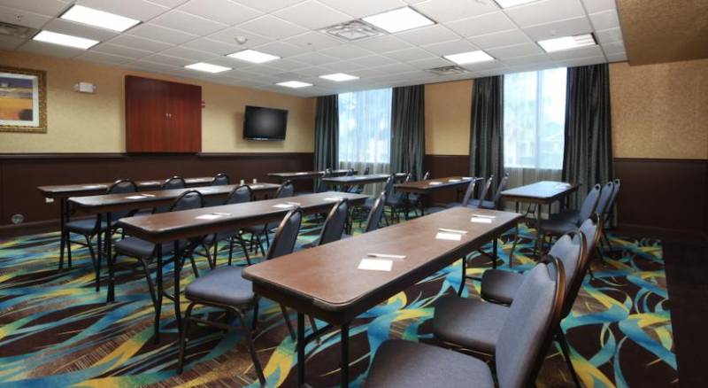 Hampton Inn & Suites Ontario