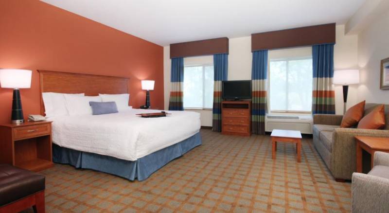 Hampton Inn & Suites Ontario