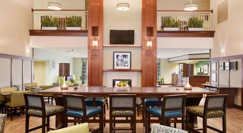 Hampton Inn & Suites Providence-Warwick Airport