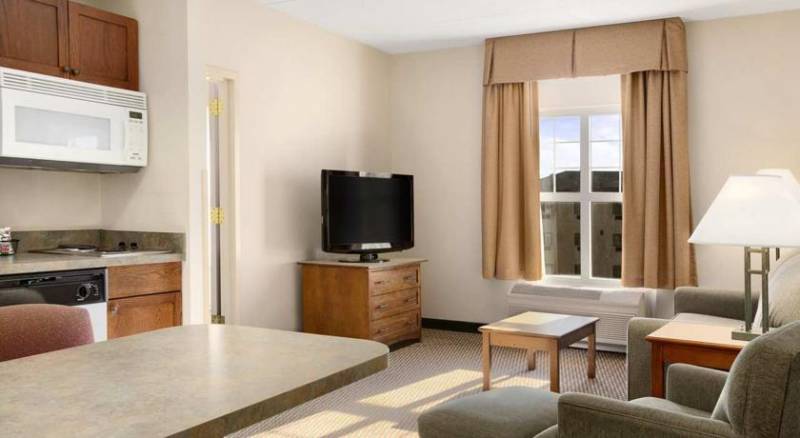 Hampton Inn & Suites Providence-Warwick Airport