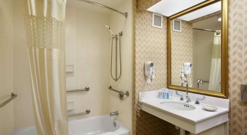 Hampton Inn & Suites Providence-Warwick Airport