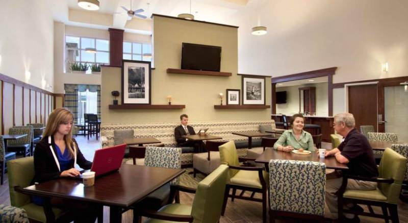 Hampton Inn & Suites Providence-Warwick Airport