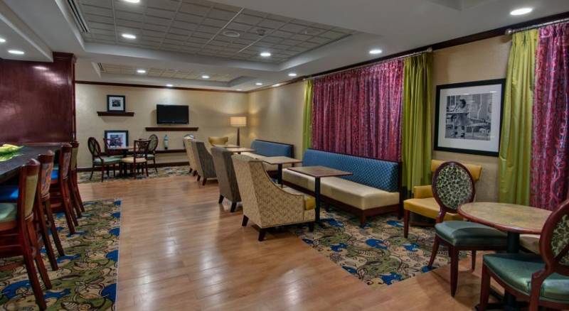 Hampton Inn Newport News - Victory Boulevard