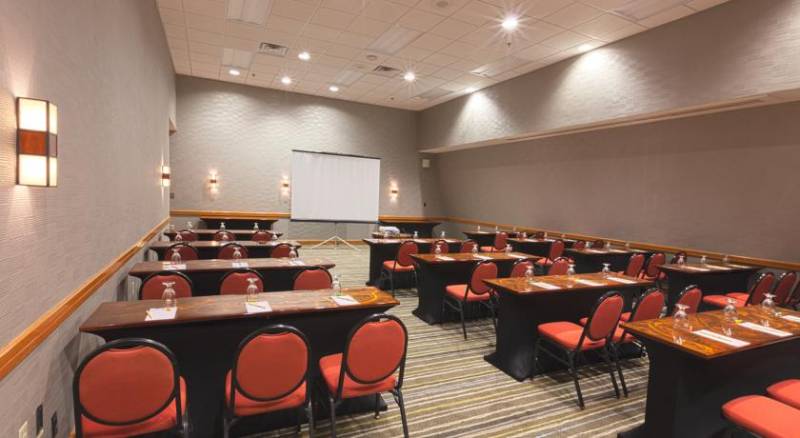 DoubleTree Suites by Hilton Tampa Bay