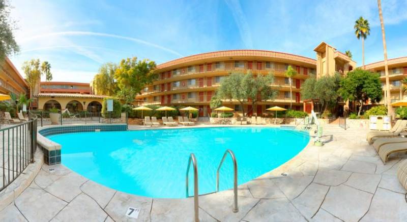 Embassy Suites Phoenix Airport at 24th Street