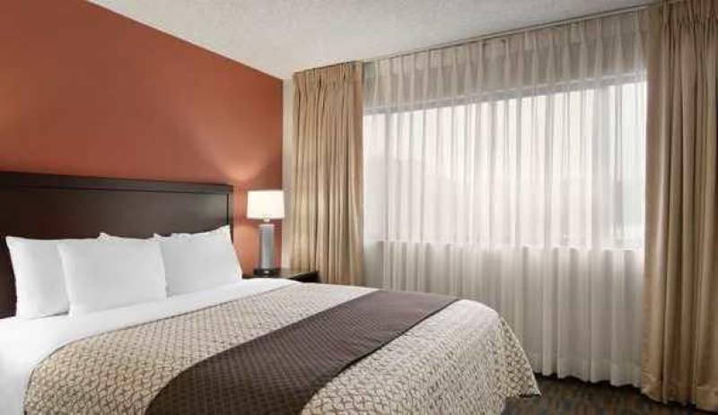 Embassy Suites Seattle - Tacoma International Airport