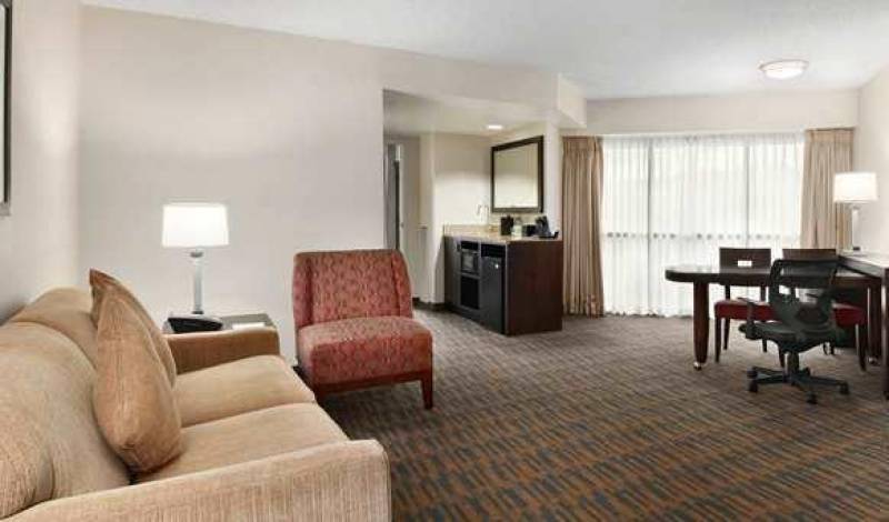 Embassy Suites Seattle - Tacoma International Airport