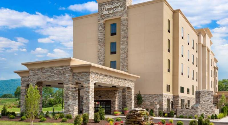 Hampton Inn & Suites Williamsport - Faxon Exit