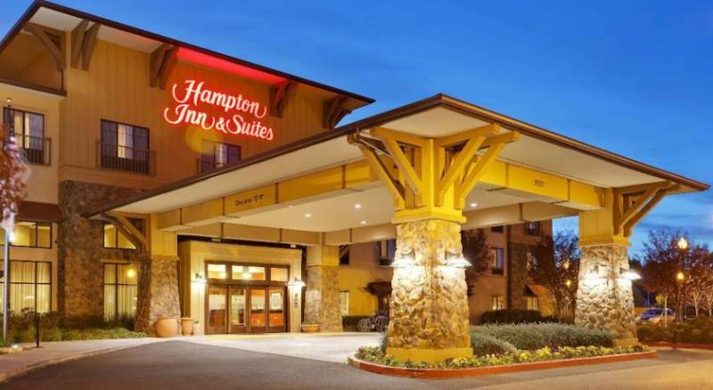 Hampton Inn & Suites Windsor-Sonoma Wine Country