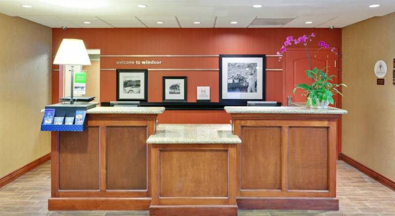 Hampton Inn & Suites Windsor-Sonoma Wine Country