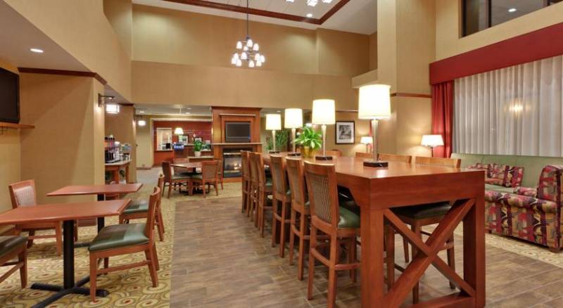 Hampton Inn & Suites Windsor-Sonoma Wine Country