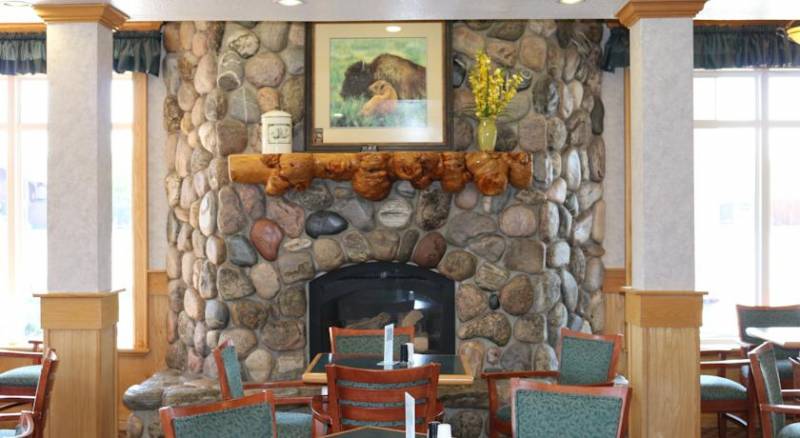 Gray Wolf Inn & Suites