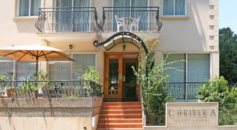 Chrielka Hotel Apartments