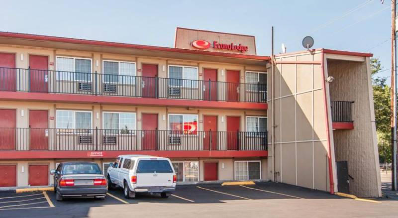 Econo Lodge East Port