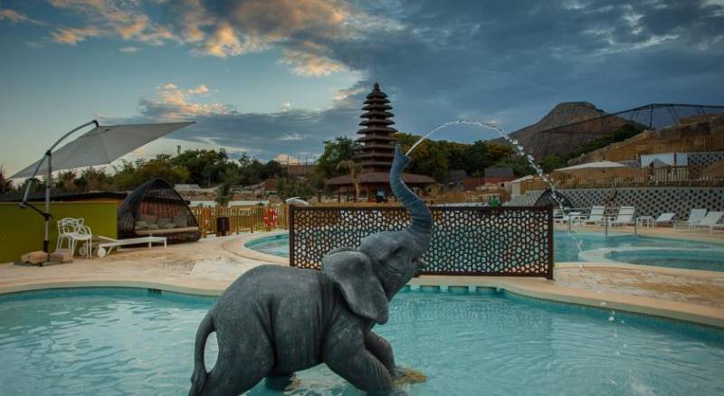 Magic Natura Animal, Waterpark Polynesian Lodge Resort