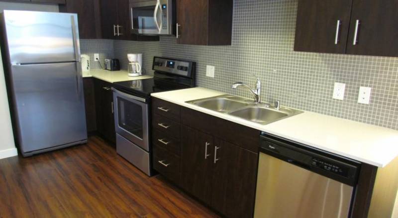 Miracle Mile - Brand New Apartment with Full Amenities