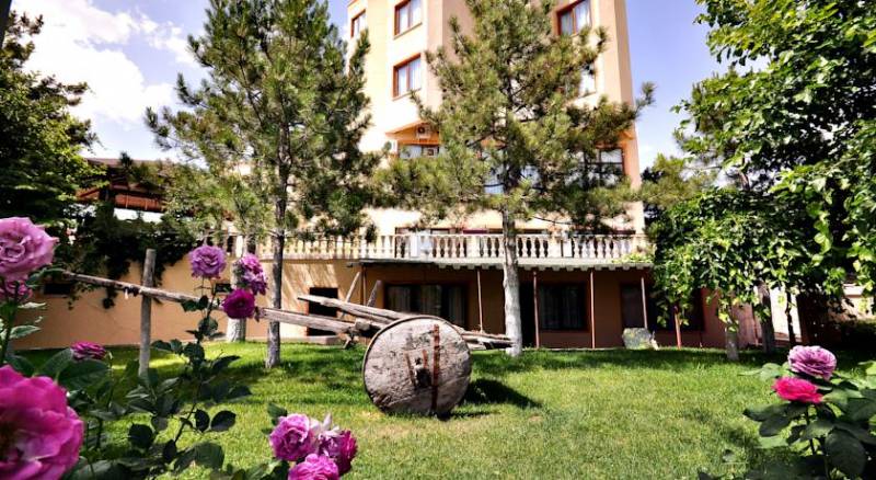 Mustafa Hotel