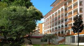 Estreya Palace & Residence