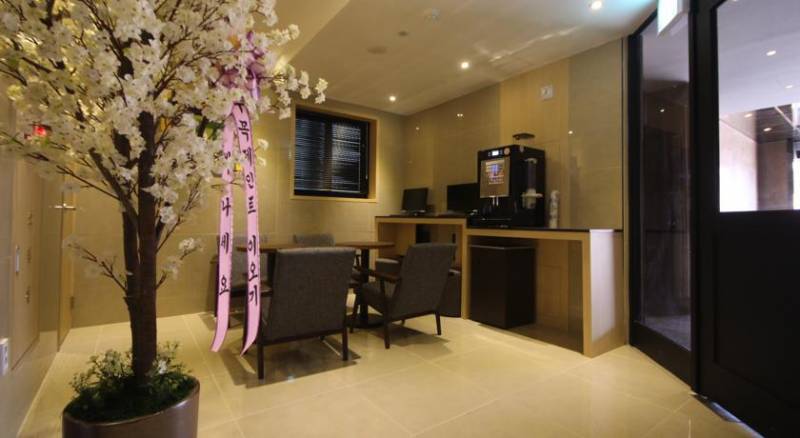 Almond Hotel Busan Station