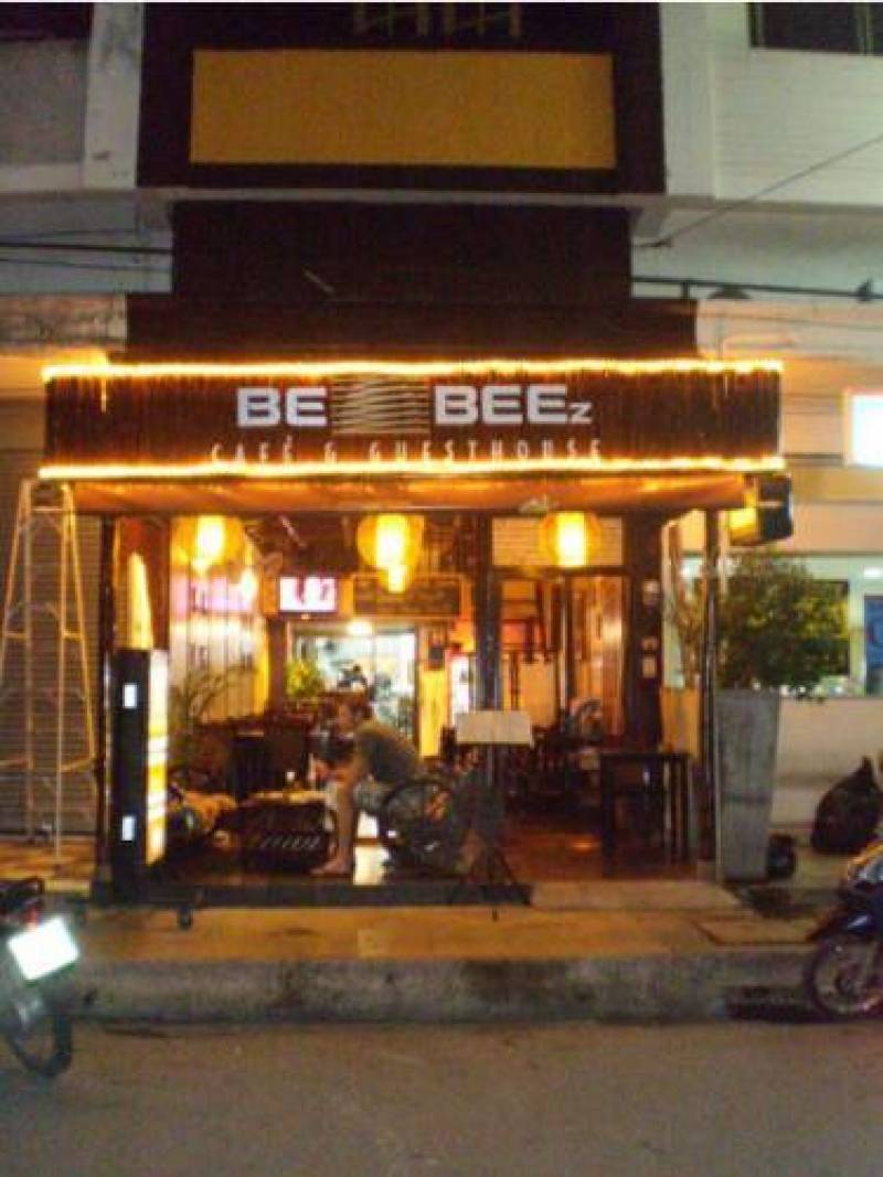 Be Beez Cafe' & Guest House