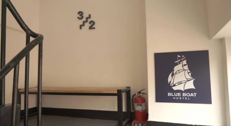 Blue Boat Hostel Myeongdong