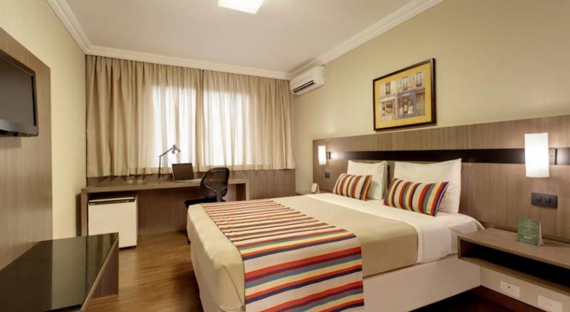 Hotel Deville Express Cascavel