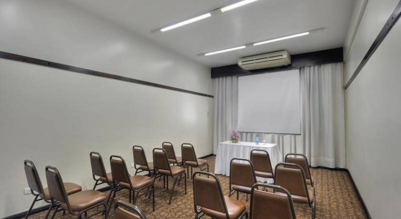 Hotel Deville Express Cascavel