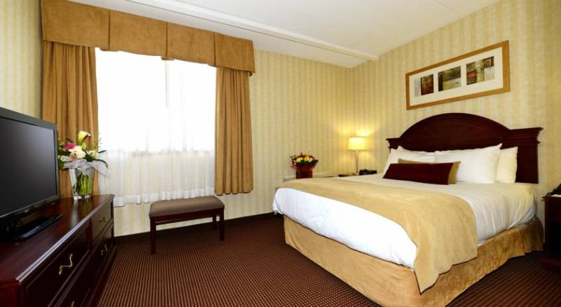 Best Western Plus Toronto Airport Hotel