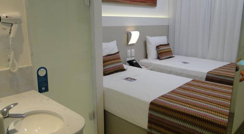 Bristol Easy Hotel - Reta da Penha