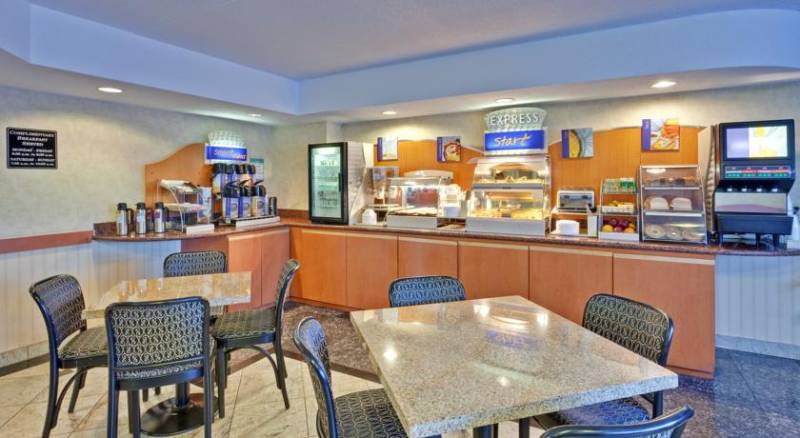 Quality Inn & Suites Toronto West 401-Dixie