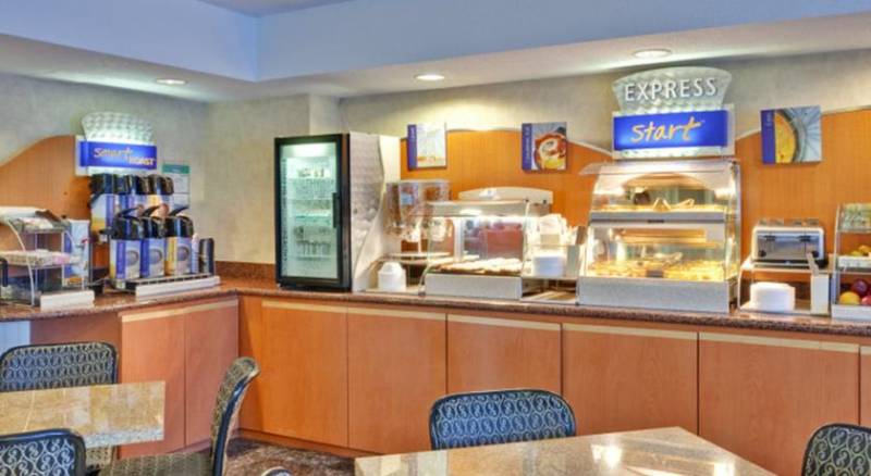 Quality Inn & Suites Toronto West 401-Dixie