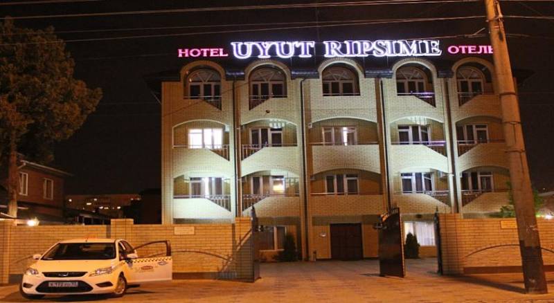 Uyut Ripsime Hotel