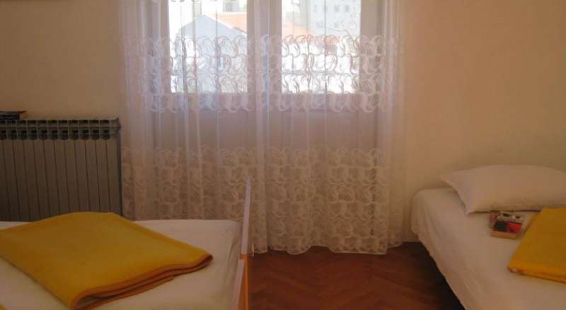 Apartments and Rooms Artemida