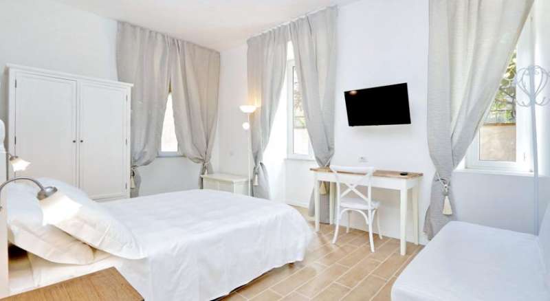 Giuliana Charming Rooms