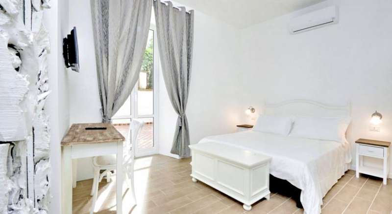 Giuliana Charming Rooms