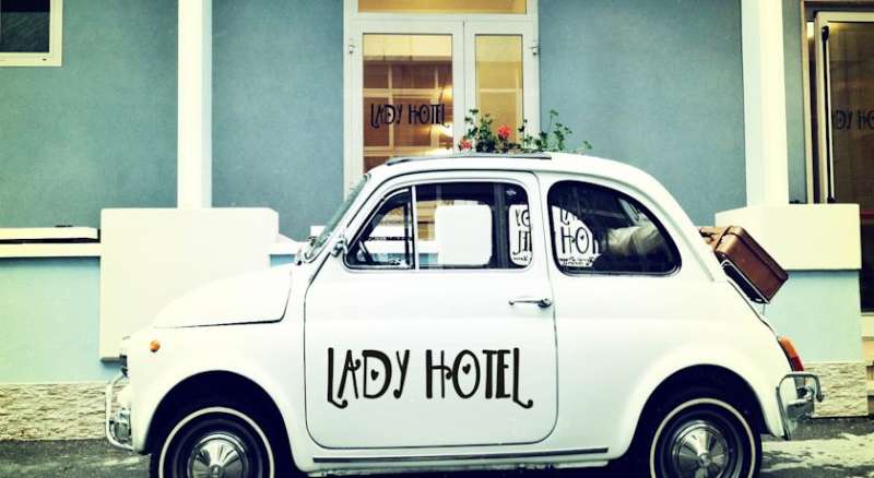 Hotel Lady