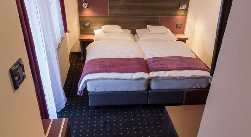 Log In Rooms