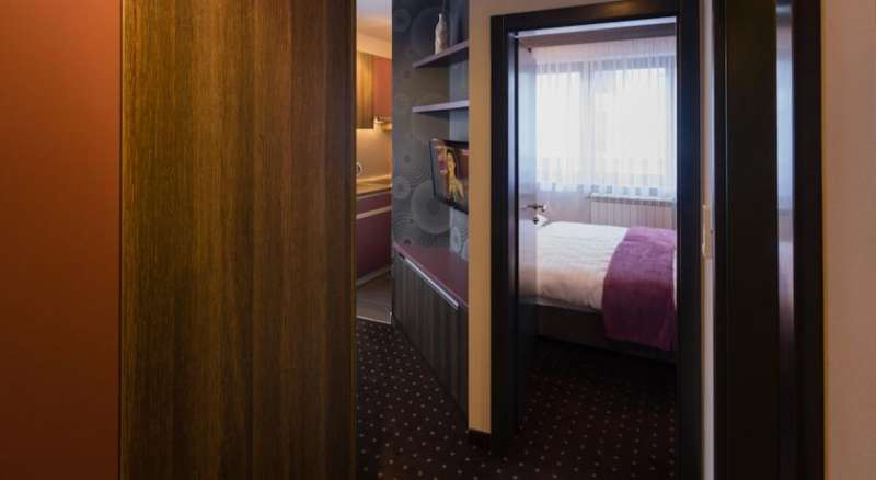 Log In Rooms