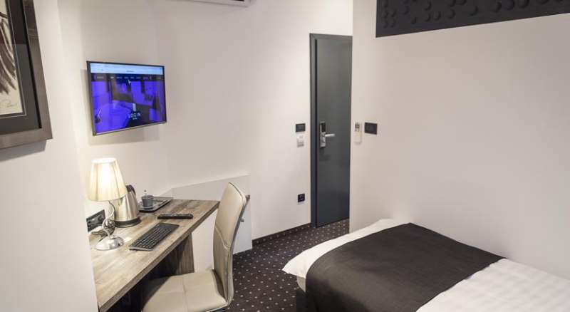 Log In Rooms
