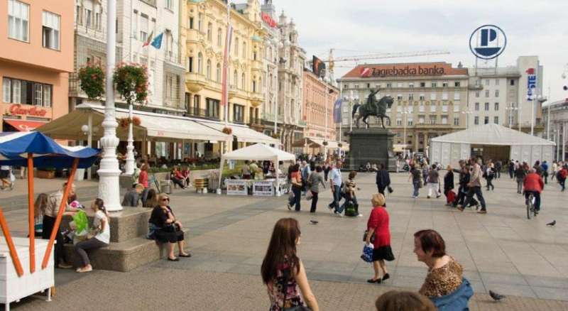 Main Square Apartment